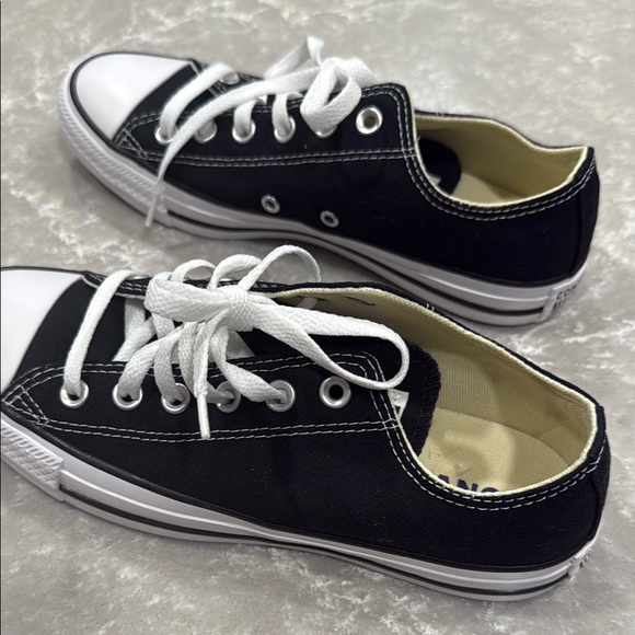 Converse All Star Chuck Taylor Black and White Women's Sneakers New - Picture 8 of 9